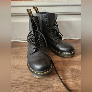 NWOT Dr. Martens 1460 Lace Up boots US size 6